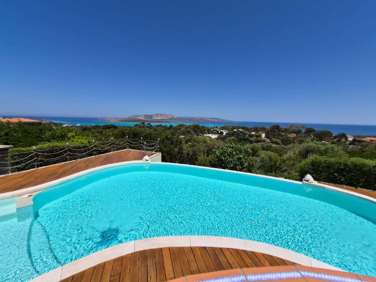 Terrazza e piscina in legno